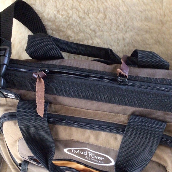Mud River Dog products essentials bag - Picture 4 of 9